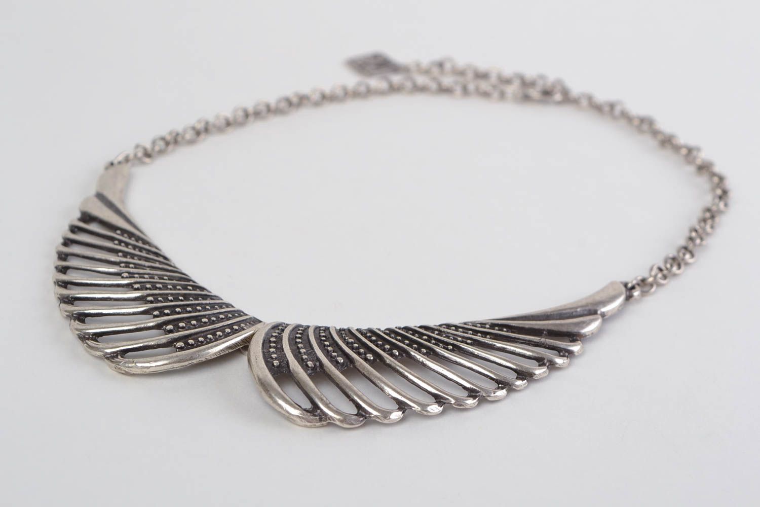 Handmade massives Collier Flügel aus Metall silberfarbig Ajour originell  foto 3