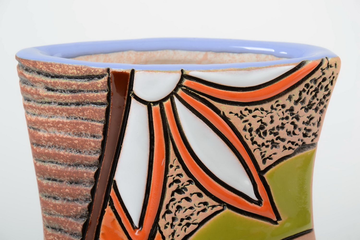 Полуфарфоровая ваза для цветов расписанная пигментами ручной работы объемом 2 л фото 4