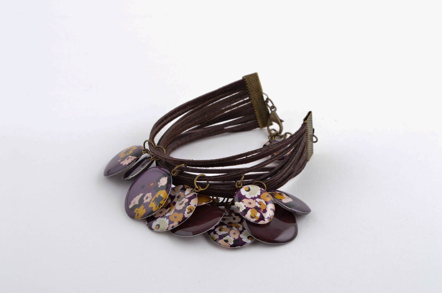 Bracelet en cuir fait main Bijou fantaisie sombre Accessoire pour femme design photo 2
