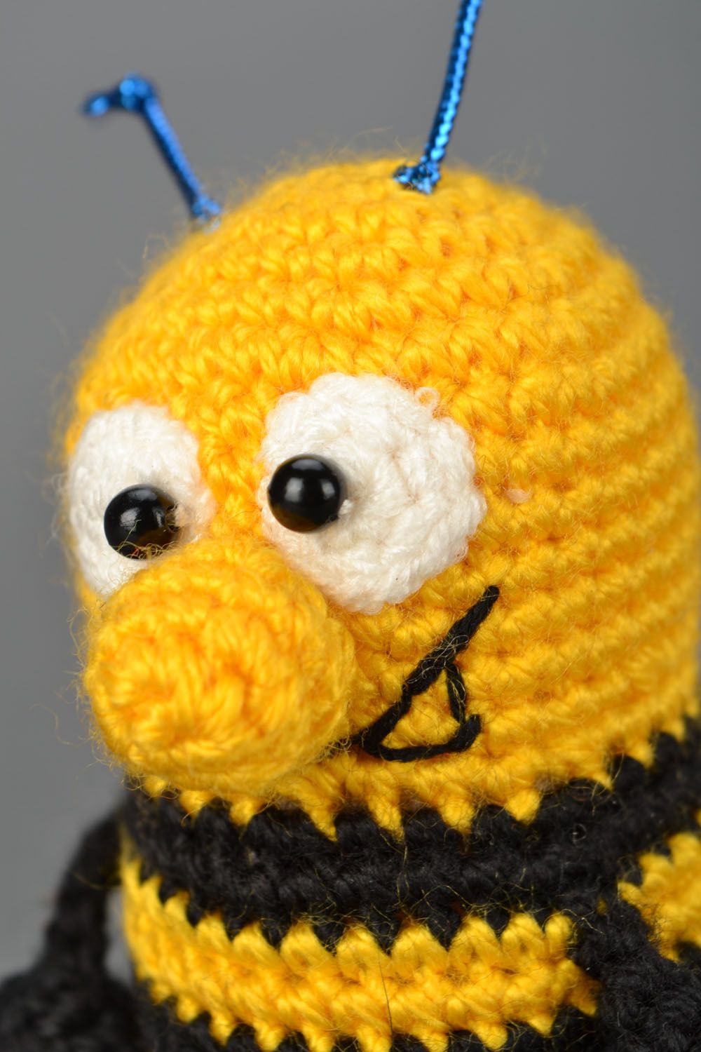 Мягкая игрушка связанная крючком Пчелка фото 4