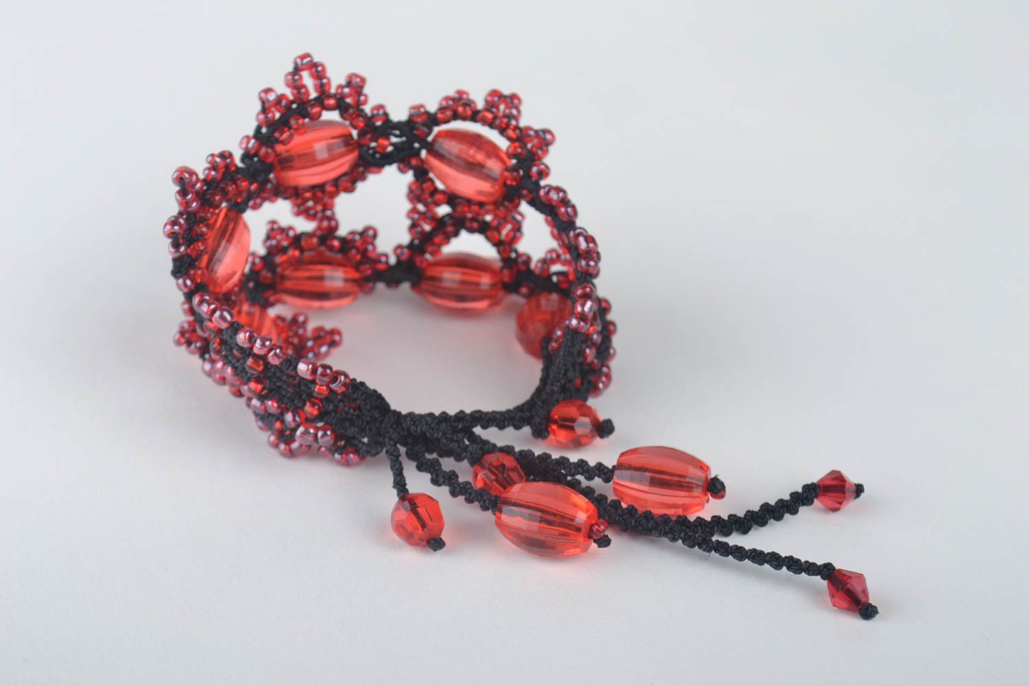 Bracelet large Bijou fait main macramé rouge et noir design Cadeau femme photo 3
