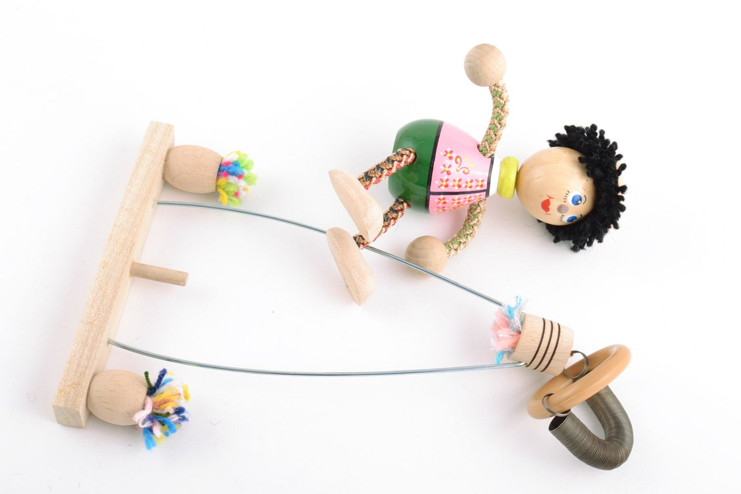 Einzigartiges Designer Holz Spielzeug Junge auf der Bank bemalt Handarbeit schön foto 5