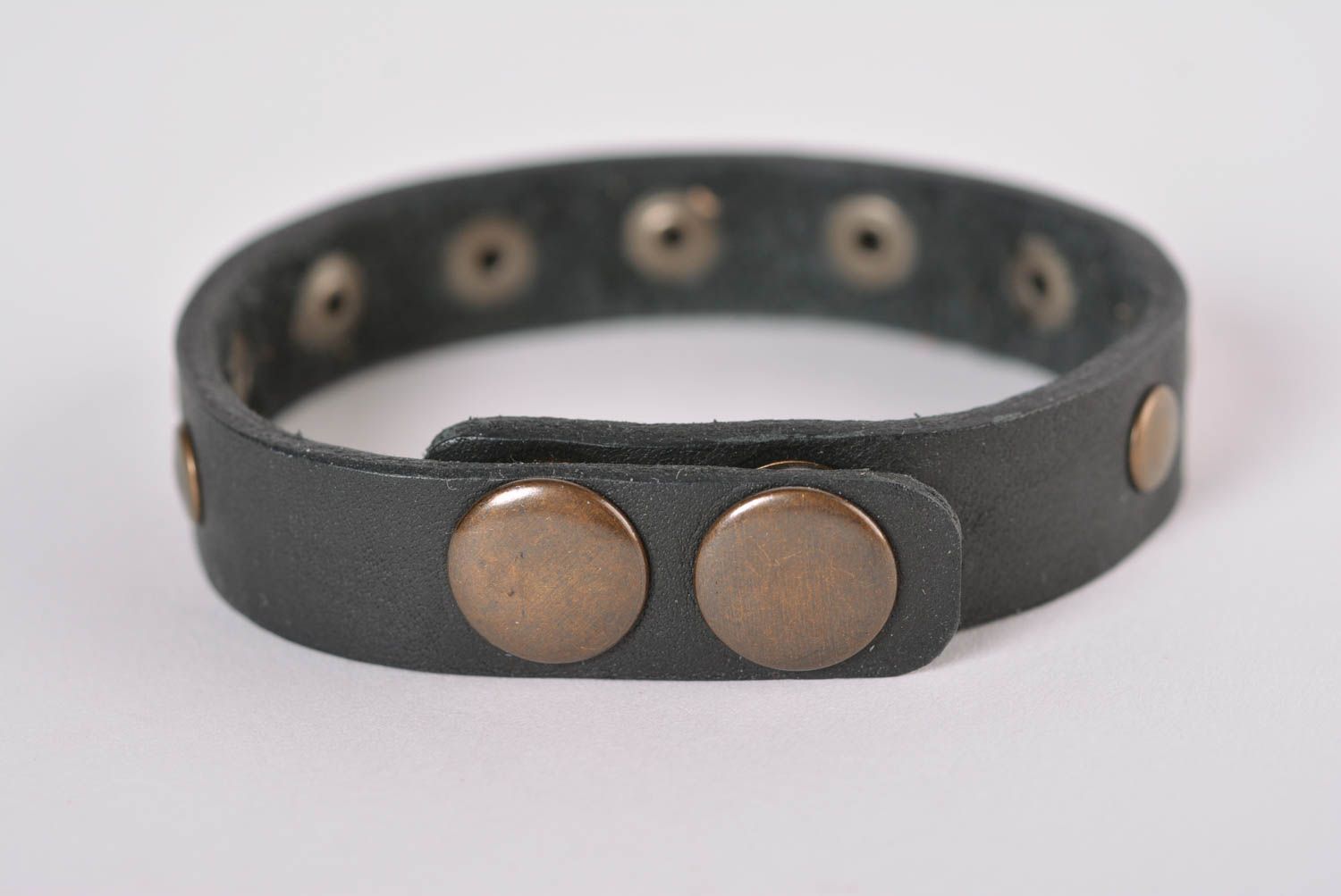 Bracelet cuir Bijou fait main couleur noire Accessoire design tendance photo 3
