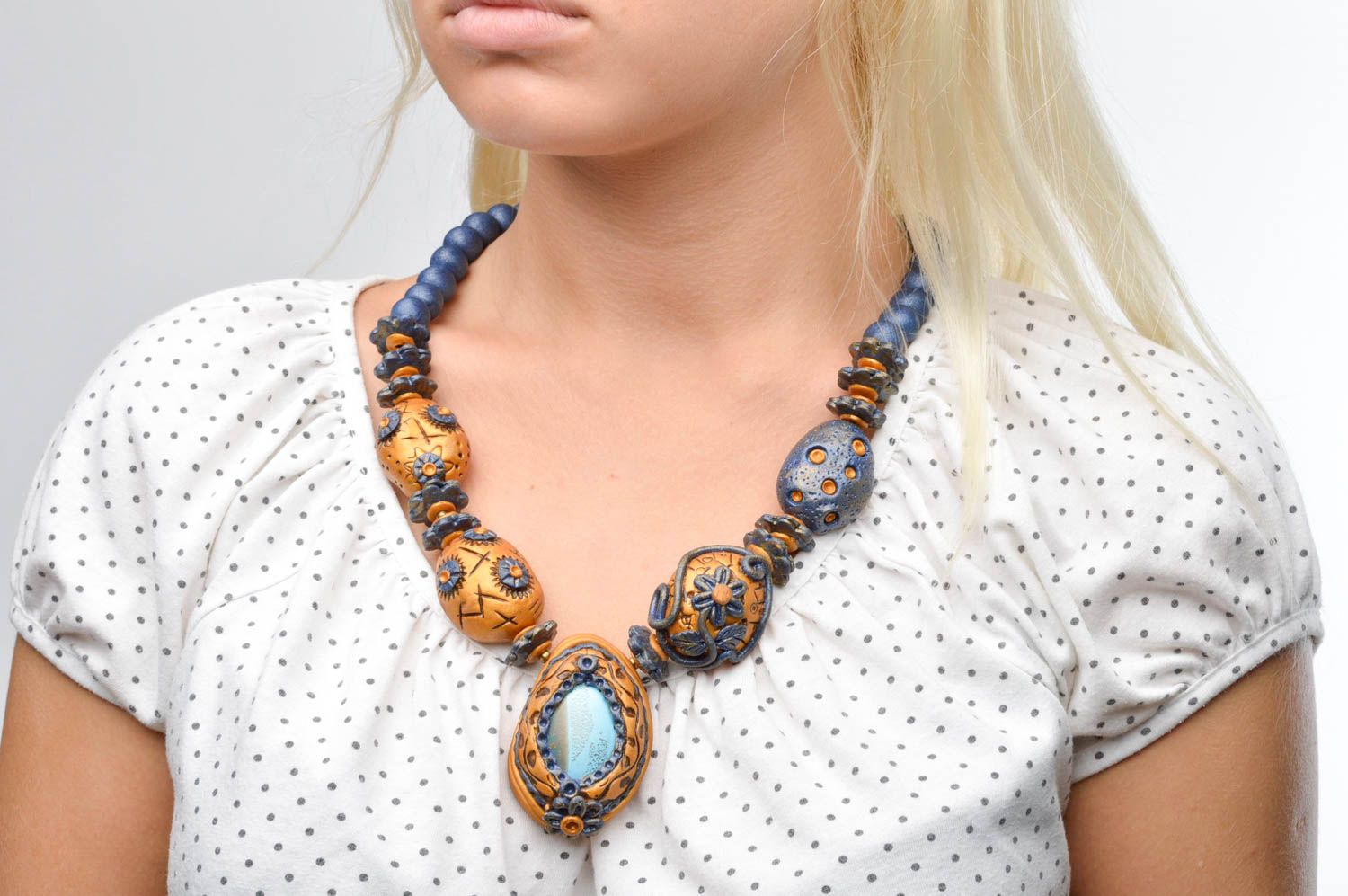 Beautiful handmade plastic necklace neck accessories cool jewelry designs photo 3