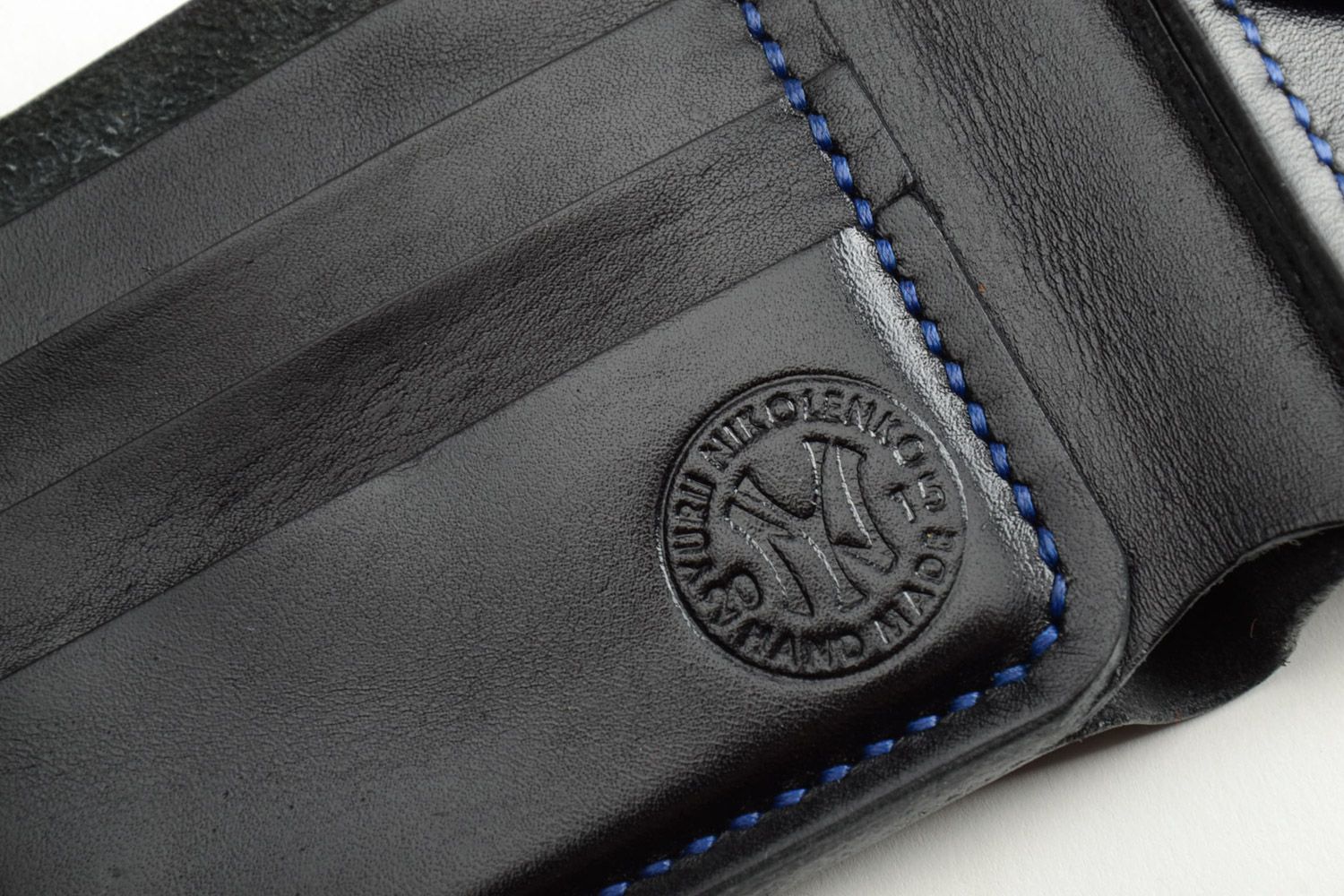 Handgemachte Brieftasche aus Leder schwarz mit drei Abteilungen originell schön foto 4