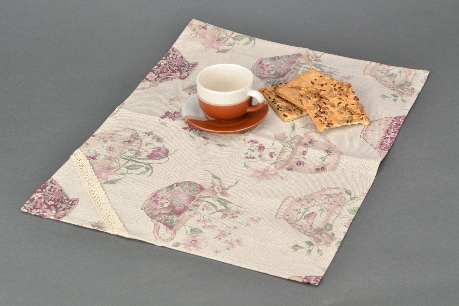 Декоративная салфетка из хлопка и полиамида с принтом в чашечки фото 1