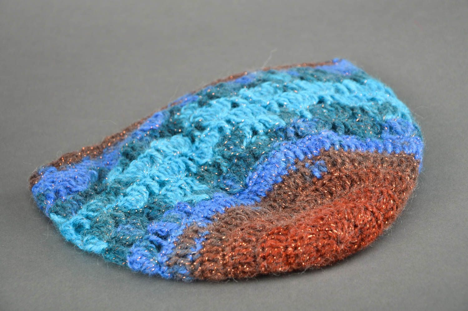 Bonnet tricoté au crochet Bonnet fait main en laine bleu-marron Vêtement femme photo 3