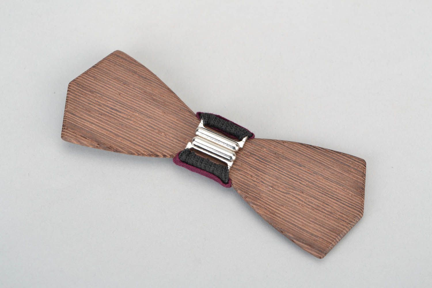 Fashionable wooden bow tie photo 3