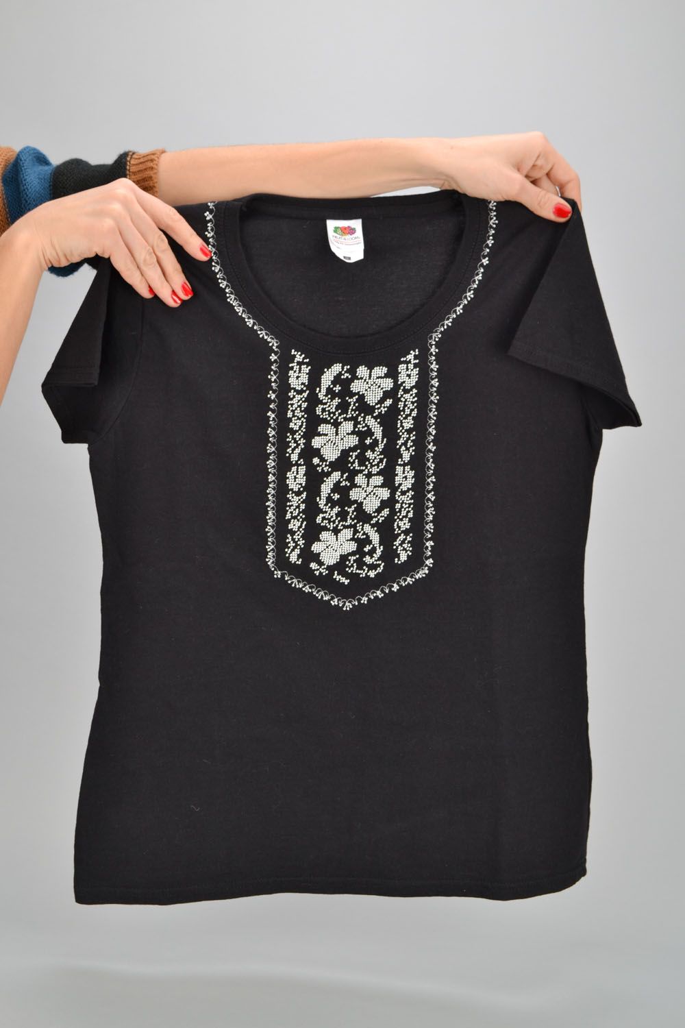 Black T-shirt with embroidery photo 1