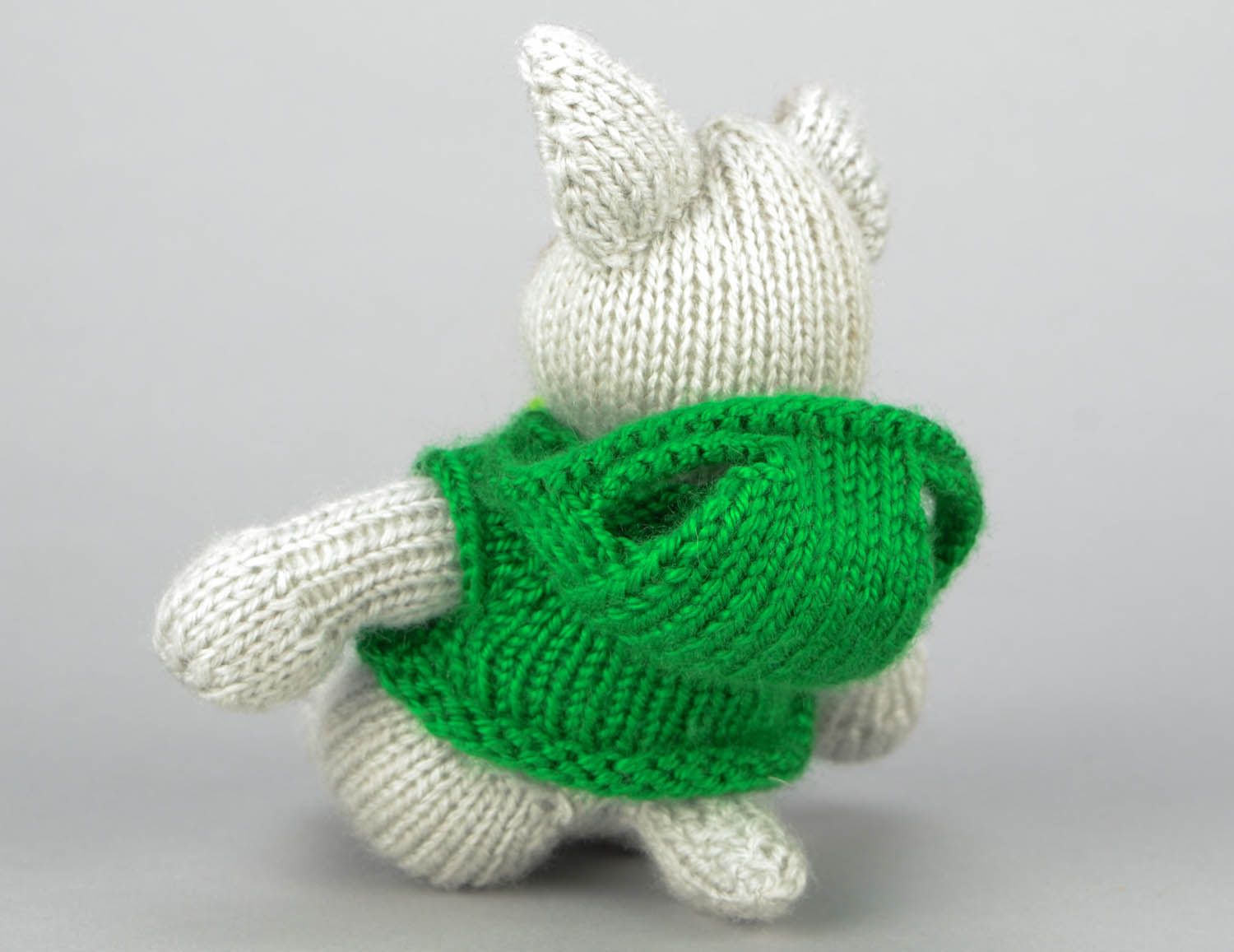 Poupée tricotée faite main Chiot en vert photo 5