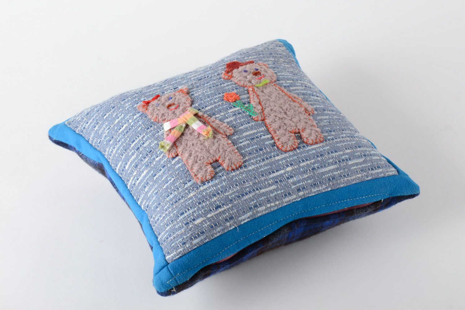 Красивая мягкая диванная подушка с наволочкой на молнии ручной работы Медведи фото 2