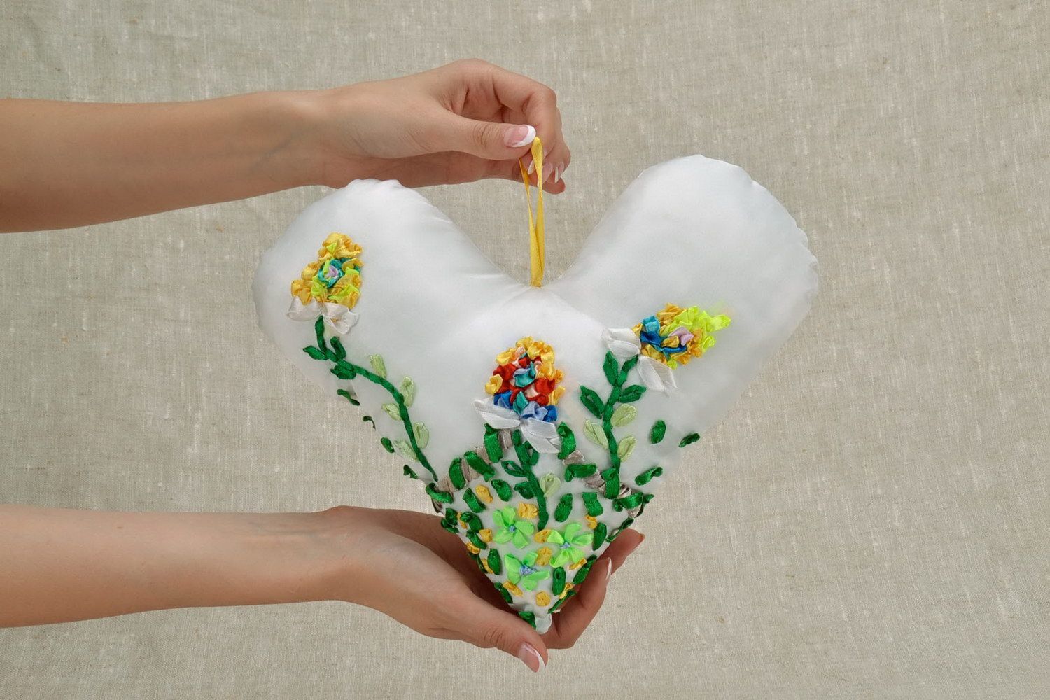 Подушка-валентинка Цветущее сердце фото 3