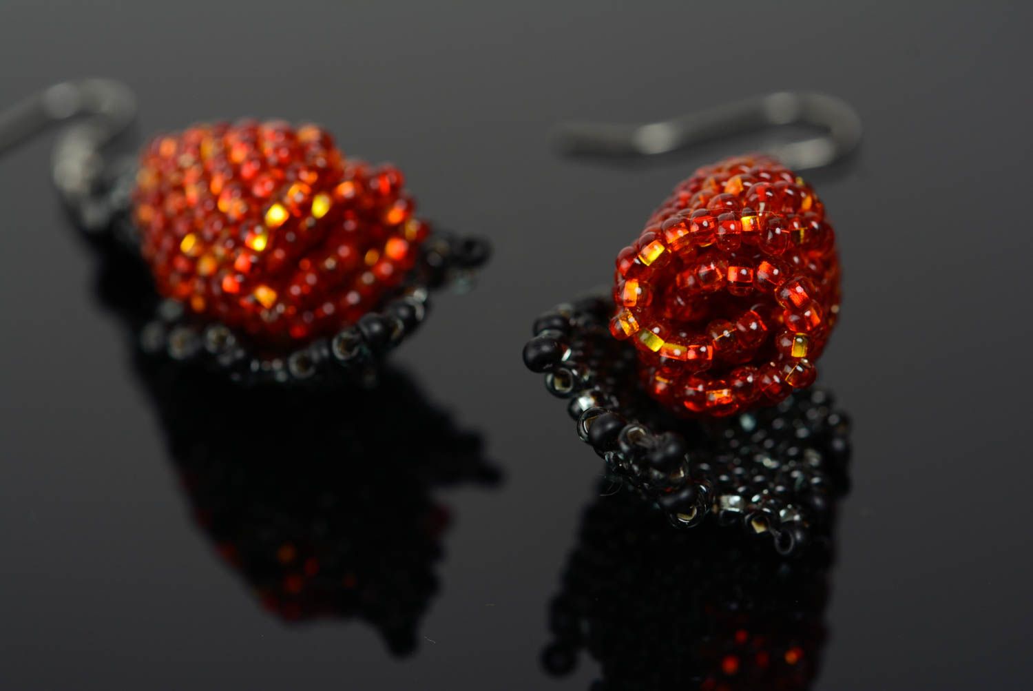Small handmade designer beaded flower earrings Poppies unusual jewelry photo 3