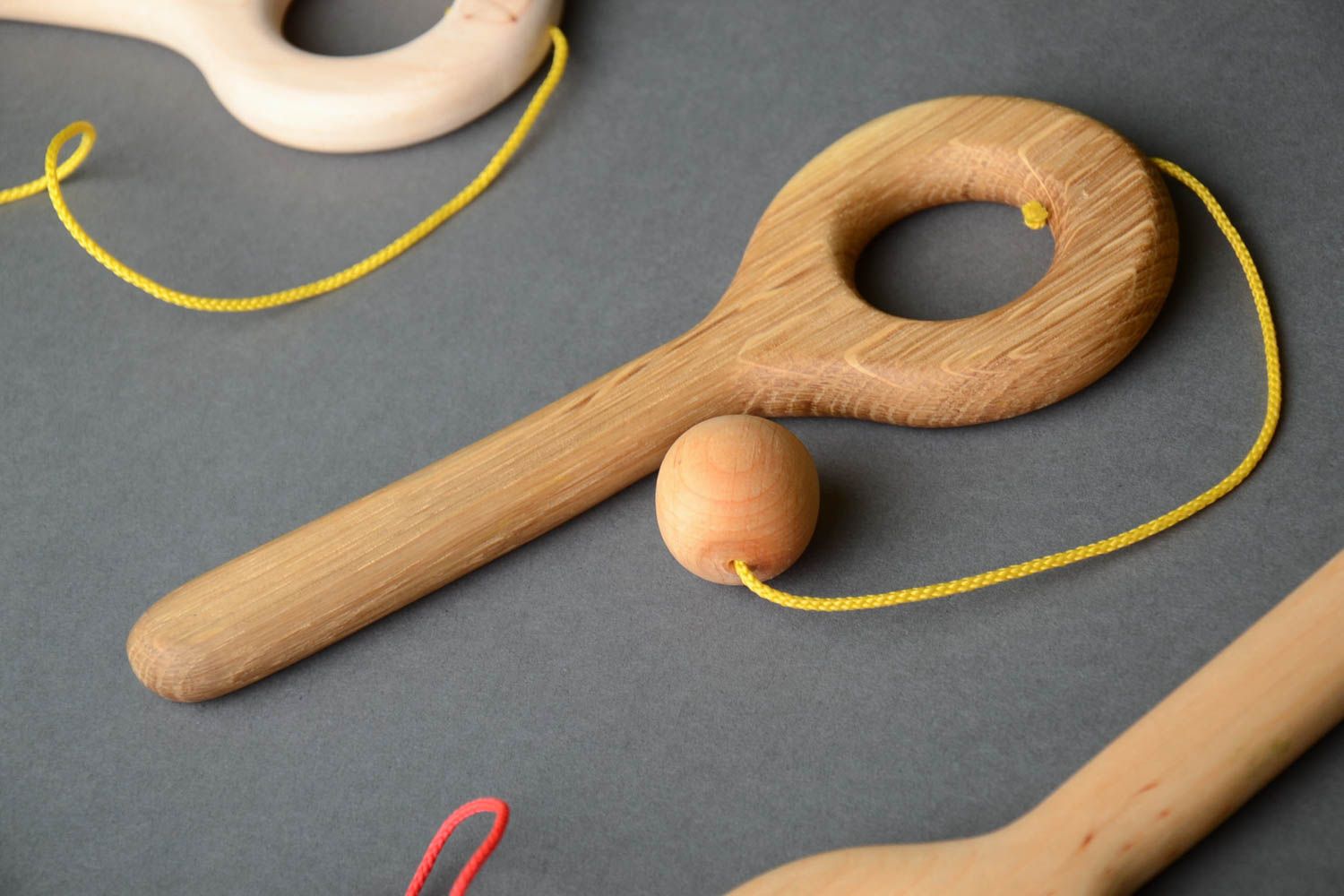 Öko handmade Spielzeug aus Holz mit Leinöl durchtränkt Fangbecher foto 1