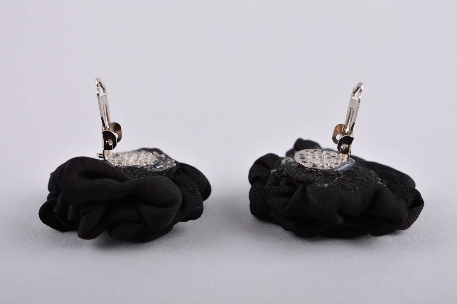 Boucles d'oreilles clip Bijou fait main noires Accessoire femme design photo 5