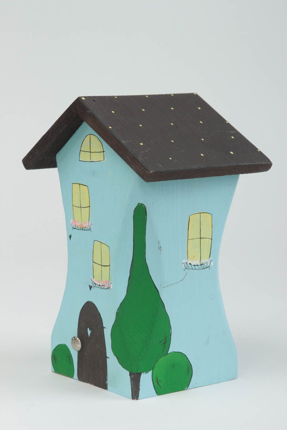Деревянная фигурка в виде домика красивая разноцветная небольшая ручной работы фото 2