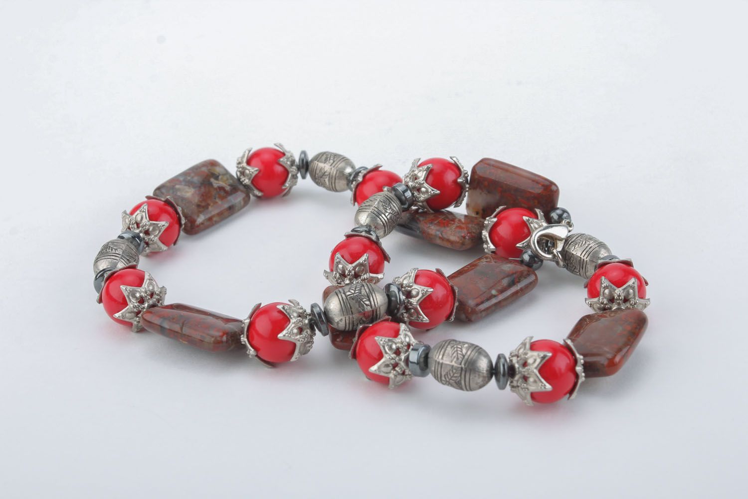 Long necklace with natural stones photo 2