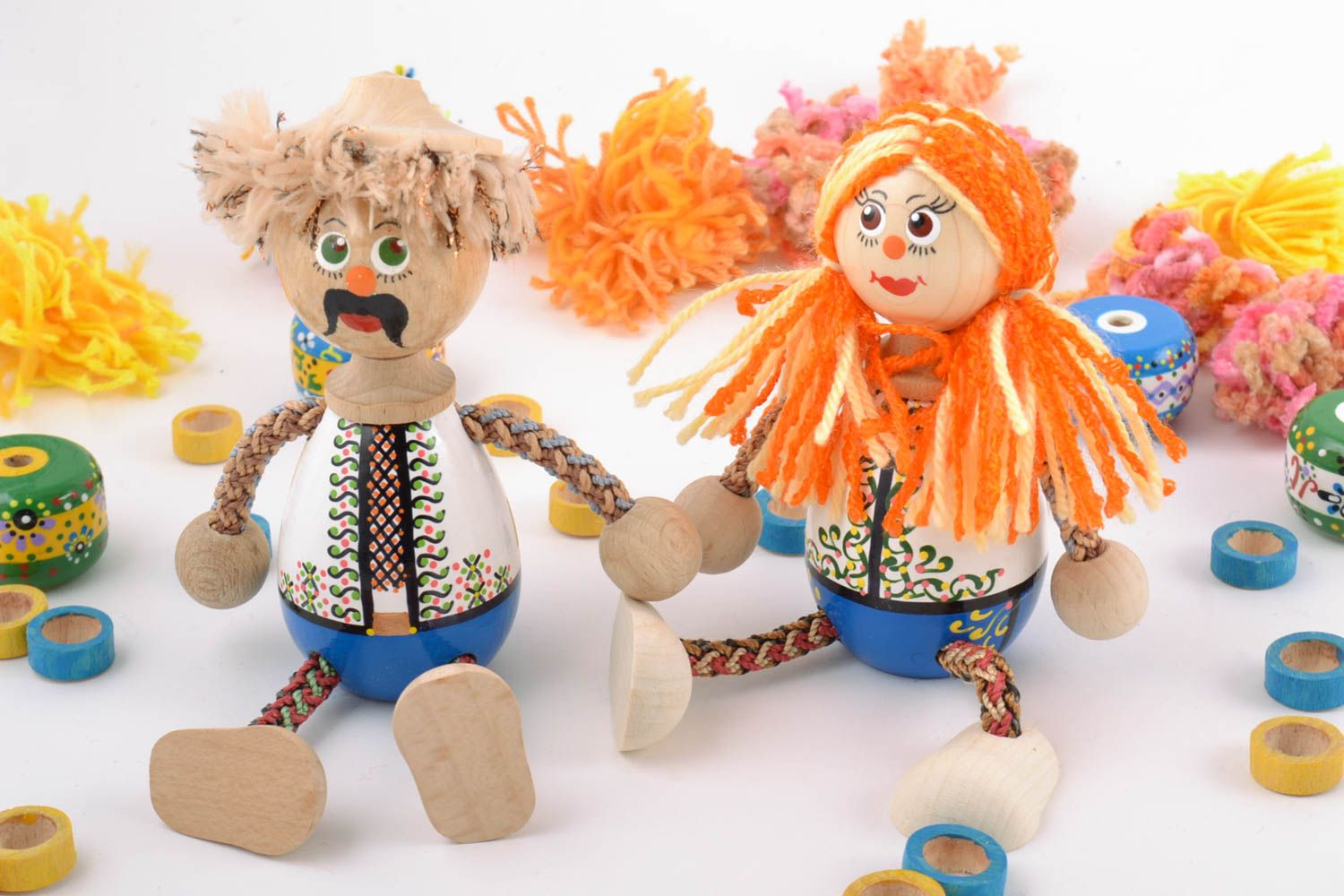 Авторские деревянные эко игрушки казак и казачка ручной работы 2 штуки для детей фото 1