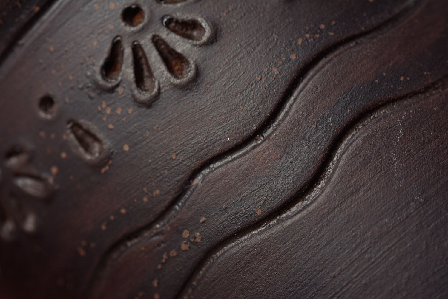 Tasse en céramique faite main marron avec motifs cadeau original avec anse photo 3