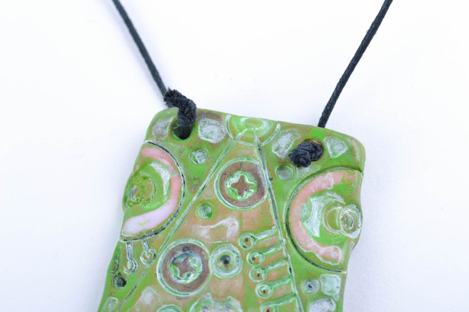 Handmade unusual clay pendant painted with acrylics stylish designer accessory photo 3
