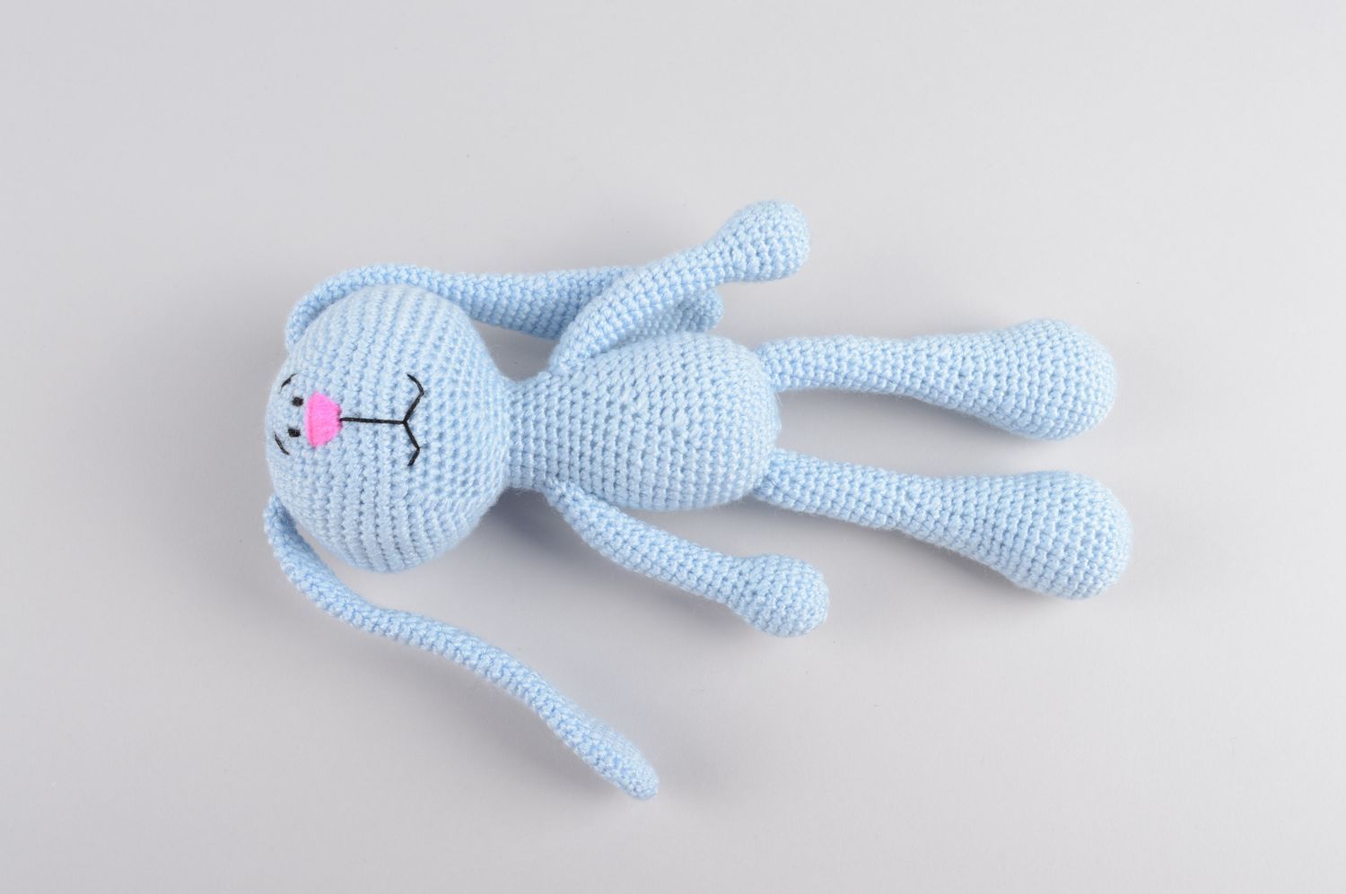 Handmade Spielzeug Hase Kuscheltier gehäkelt Designer Geschenk für Kinder blau foto 4