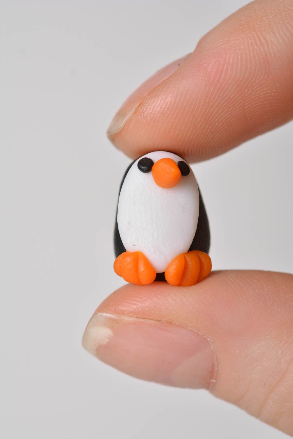 Игрушка из полимерной глины фигурка ручной работы фигурка животного пингвин фото 4
