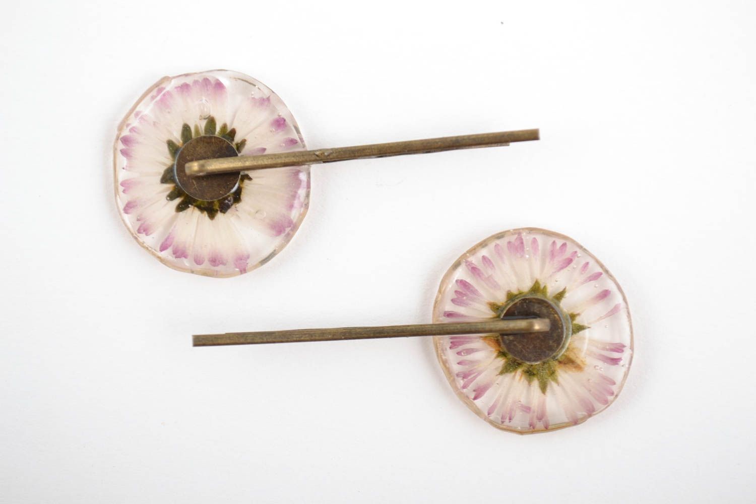 Set of 2 handmade decorative metal hair pins with daisy flowers in epoxy resin photo 2