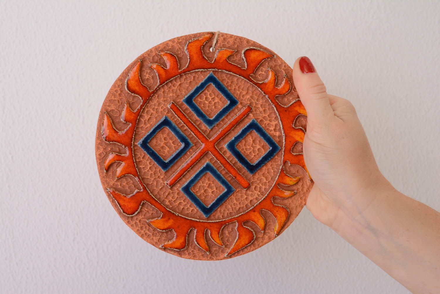 Pingente talismã decorativo coberto com esmalte feito de argila Makosh foto 4