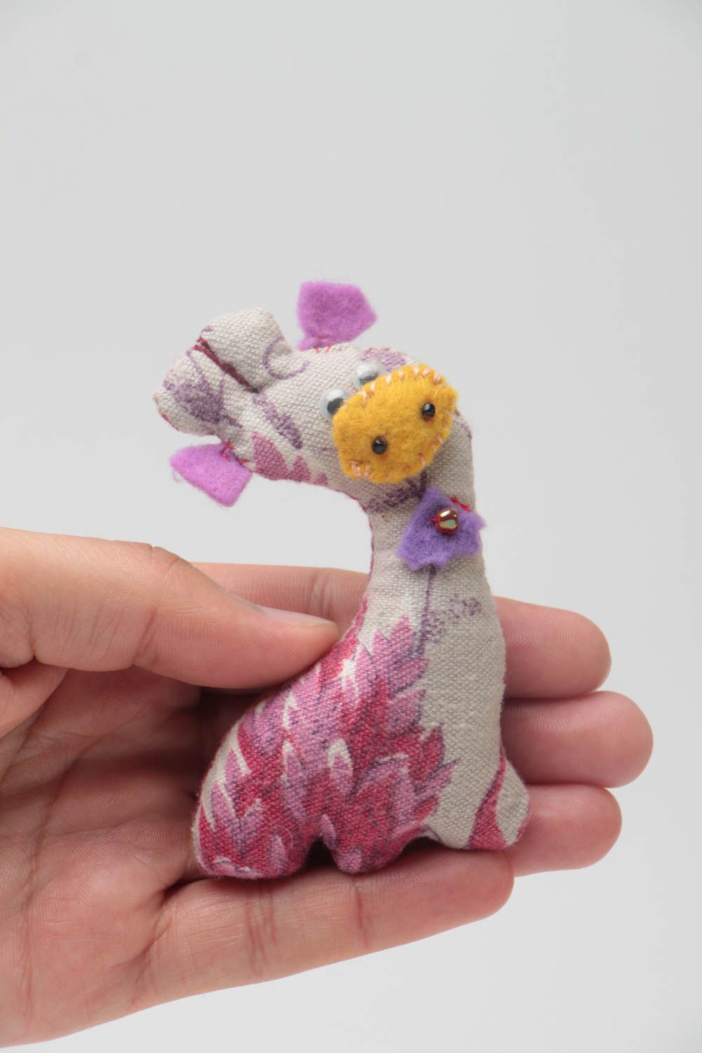 Handmade kleines Stoff Kuscheltier Giraffe originell aus Flanell für Kind  foto 5