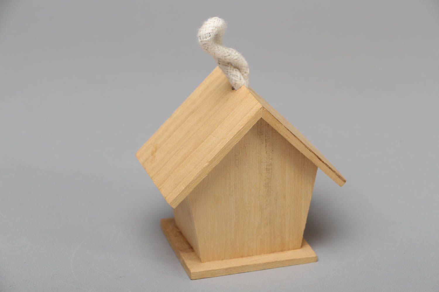 Base para casa de pájaros de madera contrachapada foto 3