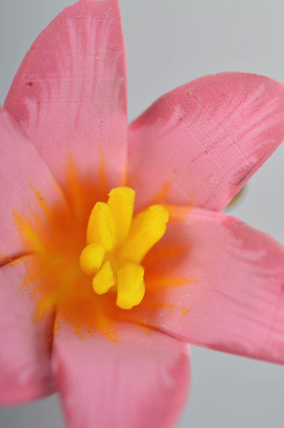 Schöne zarte effektvolle rosa Lilien Ohrringe aus Polymerton handgefertigt foto 4