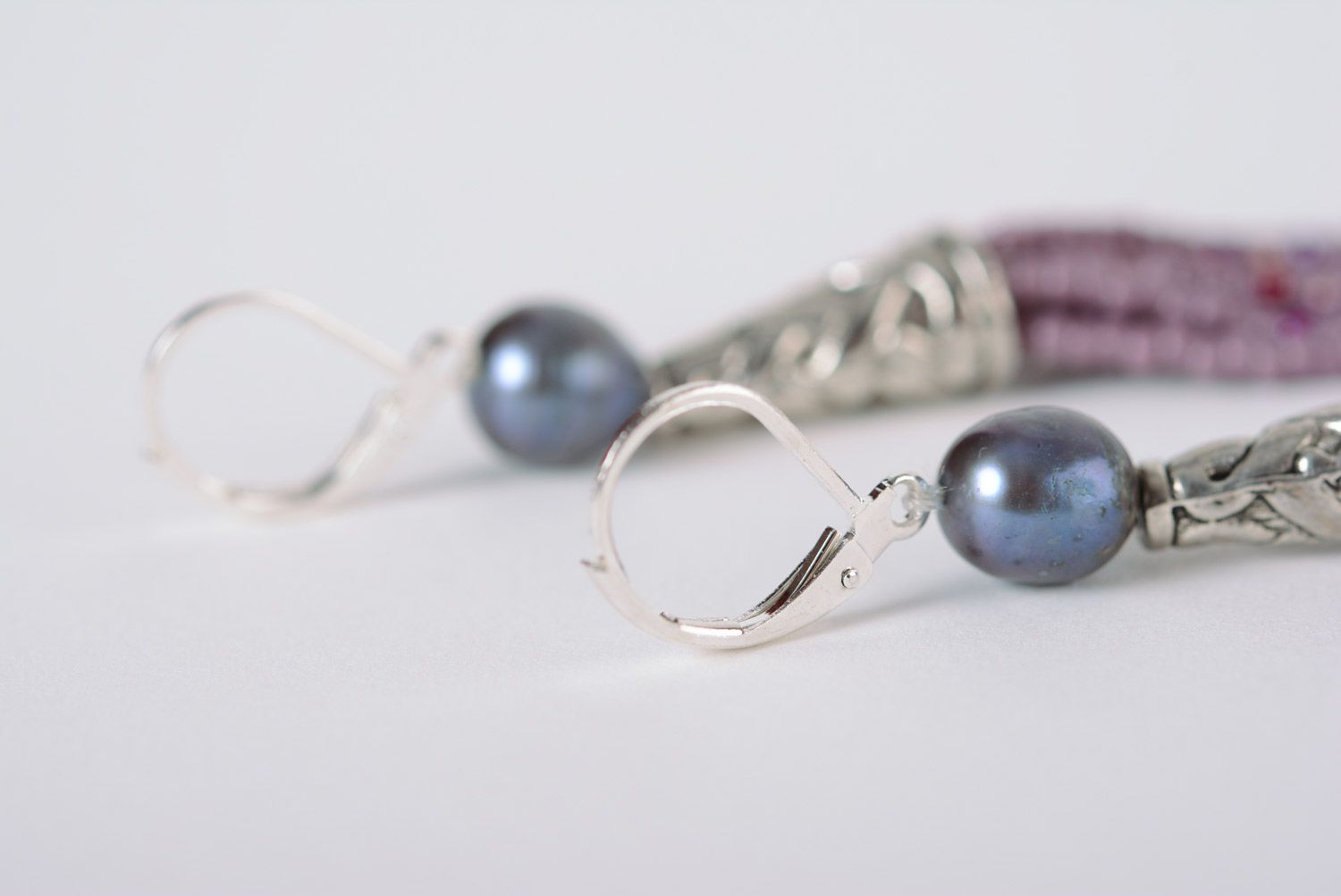 Unusual handmade long beaded earrings of lilac color with fringe and river pearl photo 4