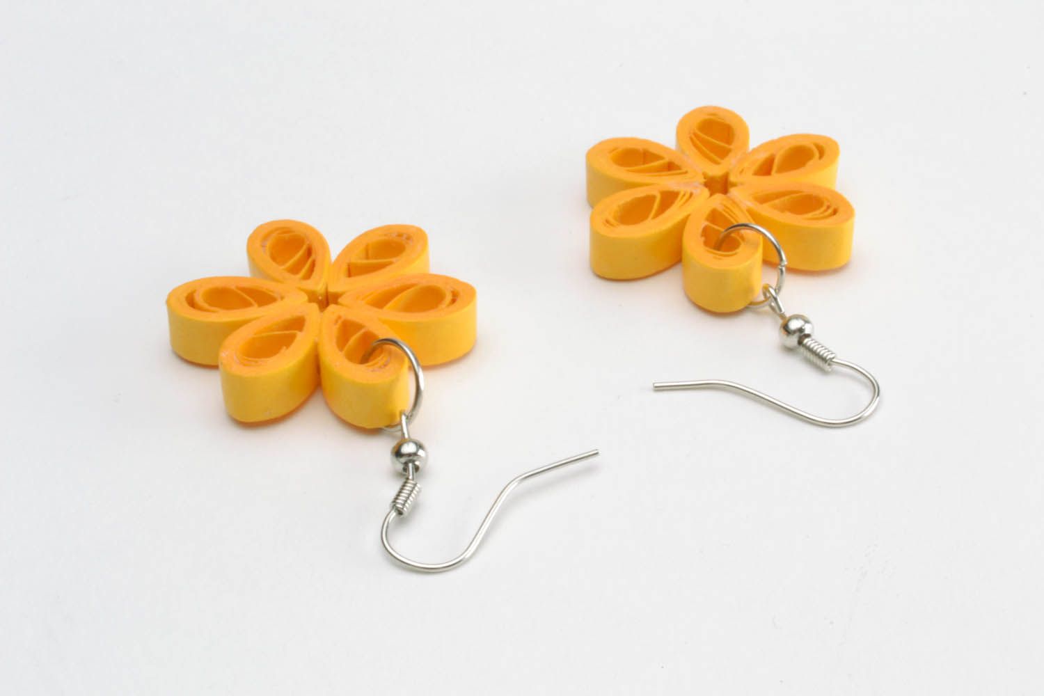 Boucles d'oreilles en papier jaunes faites main photo 5
