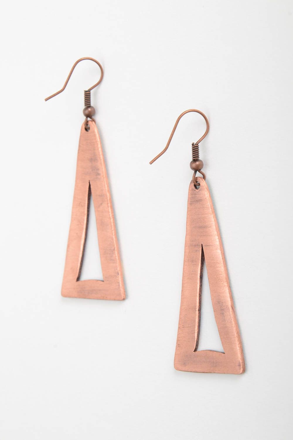 Boucles d'oreilles artisanales triangles en cuivre émaillées faites main photo 3