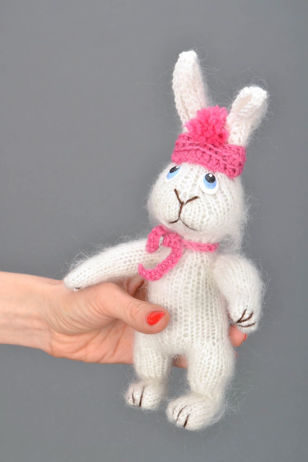 Мягкая вязаная игрушка ручной работы Белый кролик фото 2