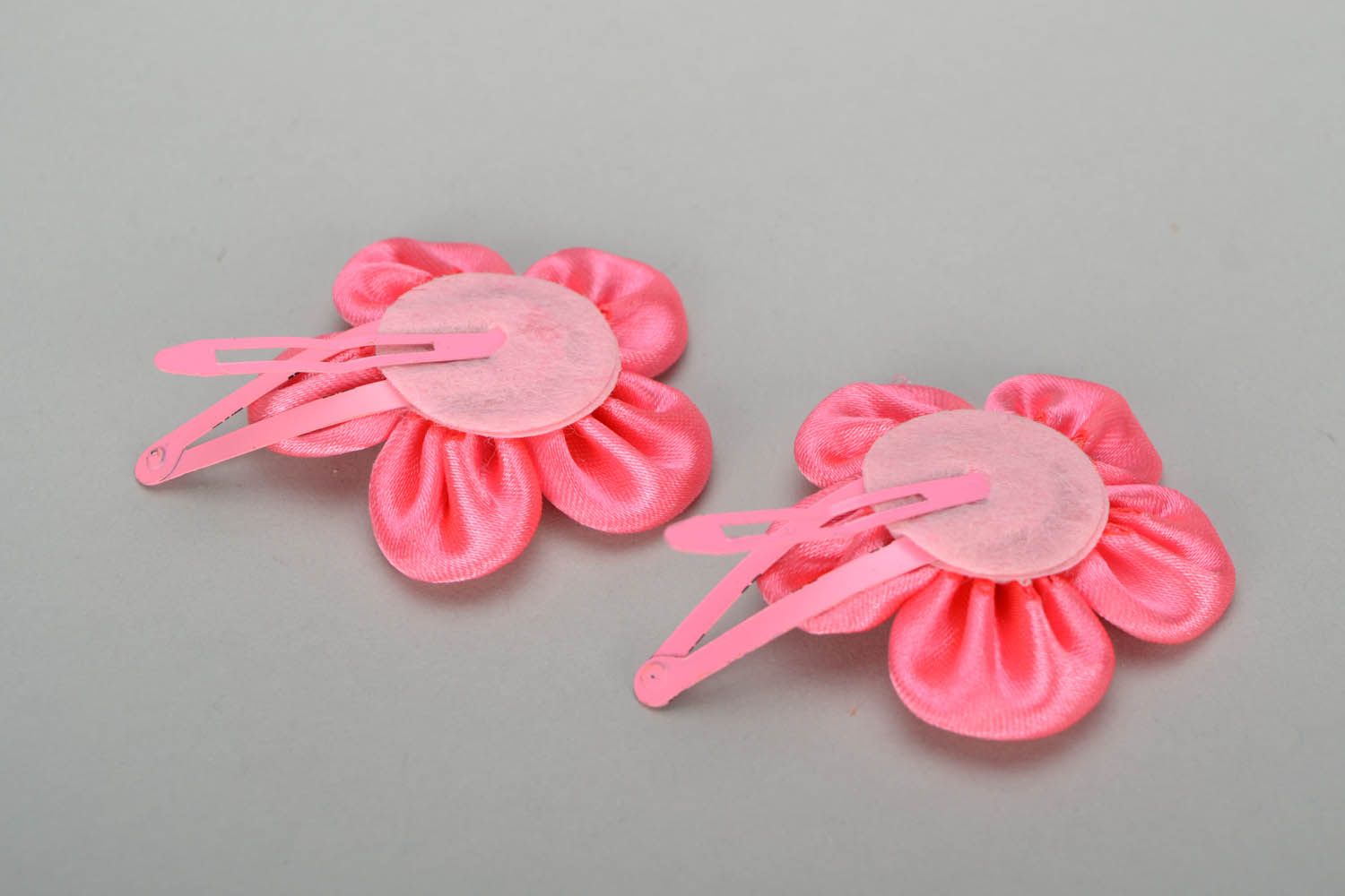A pair of hair pins in the form of flowers photo 4