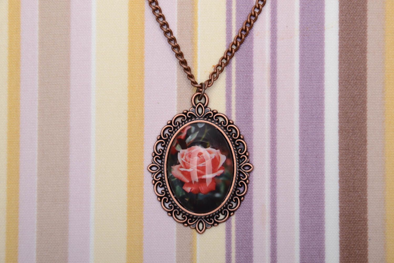 Pendant on long chain with rose photo 1