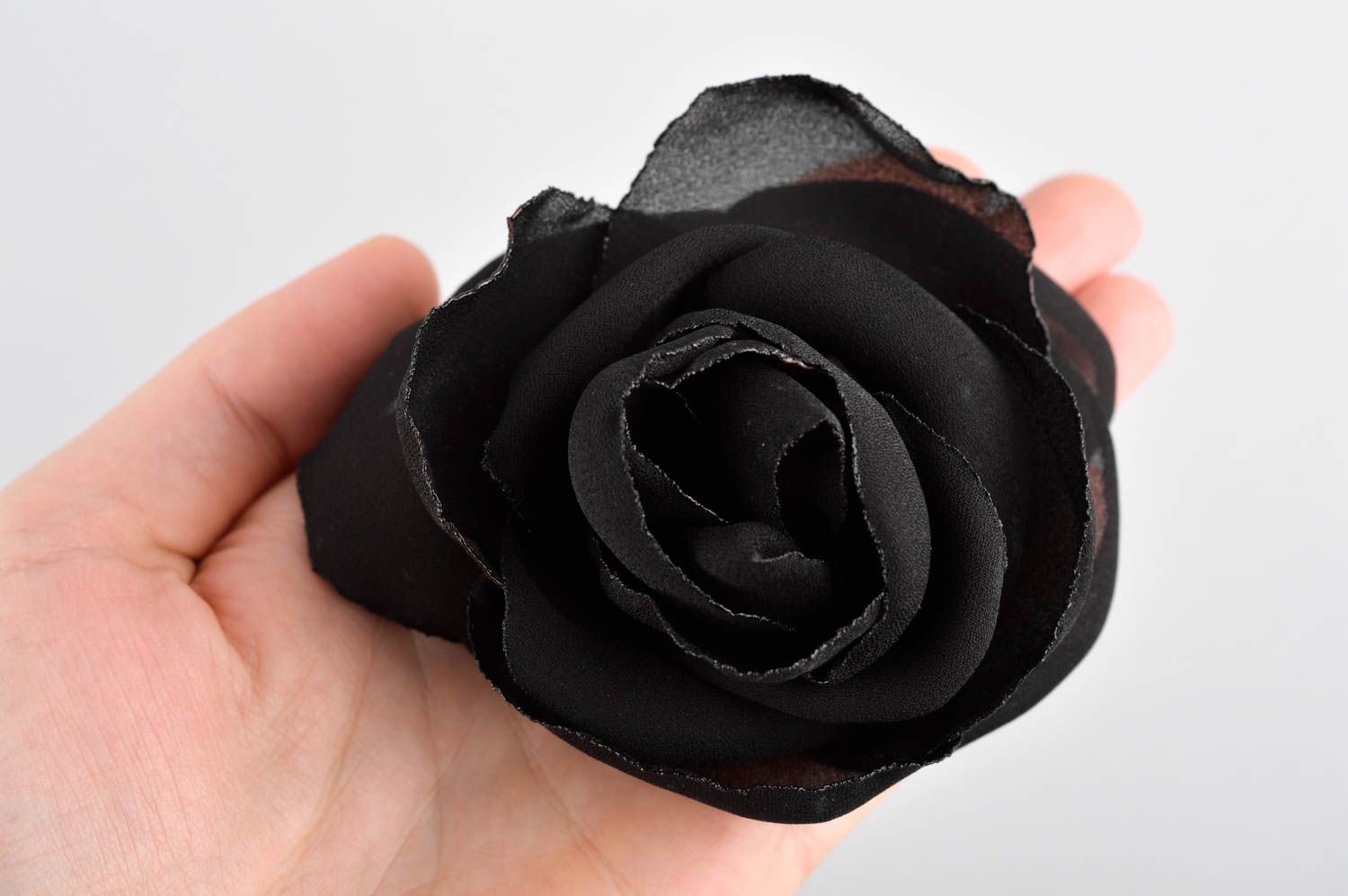 Broche fleur Bijou fait main Accessoire femme textile noire feutre design photo 5