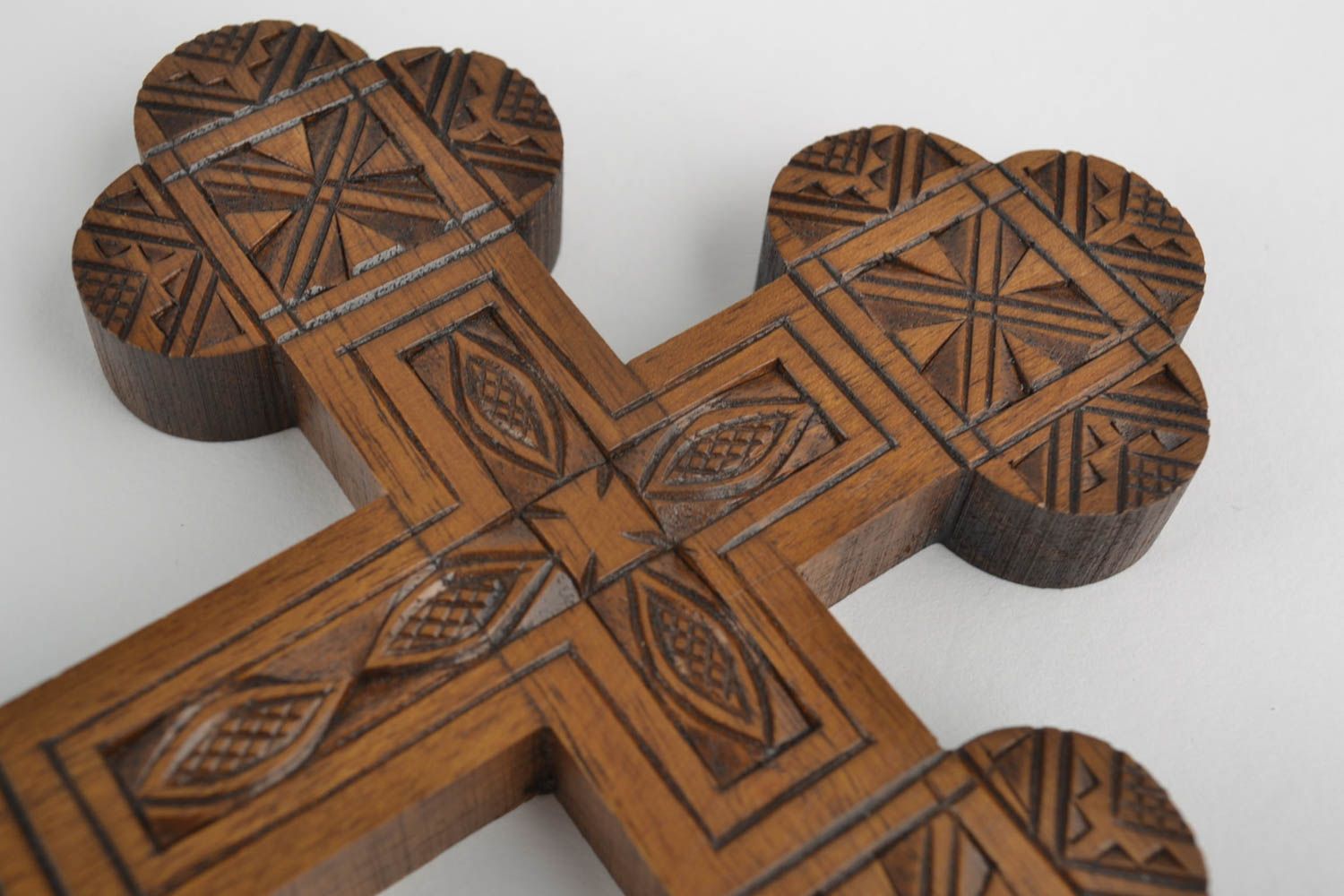 Croix en bois fait main Objet religieux Déco maison tilleul vernis grand photo 2