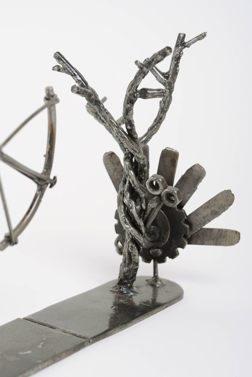 Handgemachte Deko Statuette aus Metall Jäger in Schweißtechnik Geschenk  foto 3