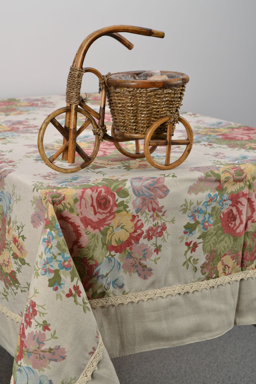 Rectangular fabric tablecloth with roses photo 2