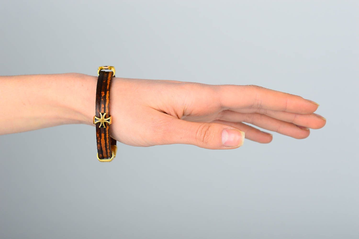 Кожаный браслет хэнд мэйд браслет на руку коричневый украшение из кожи фото 2
