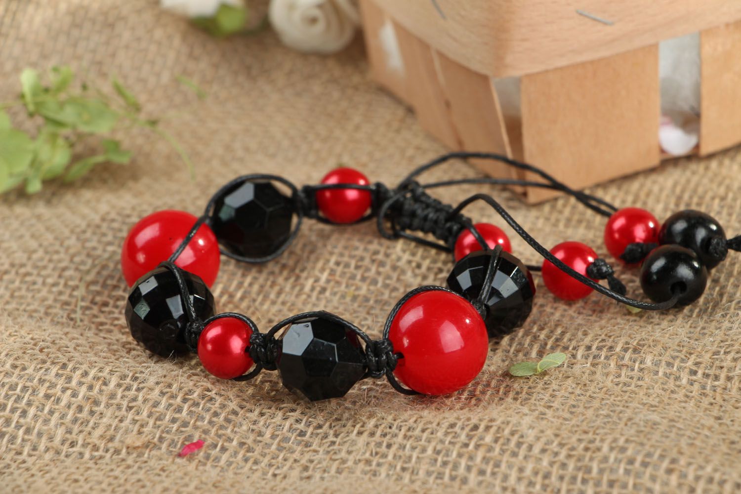 Bracelet with red and black beads photo 6
