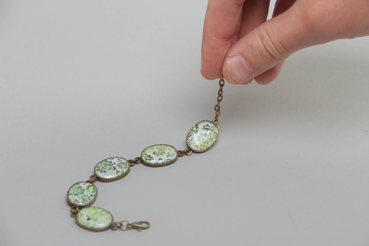Handmade vintage bracelet made of glass glaze with metal fittings and pendants with green flowers photo 5