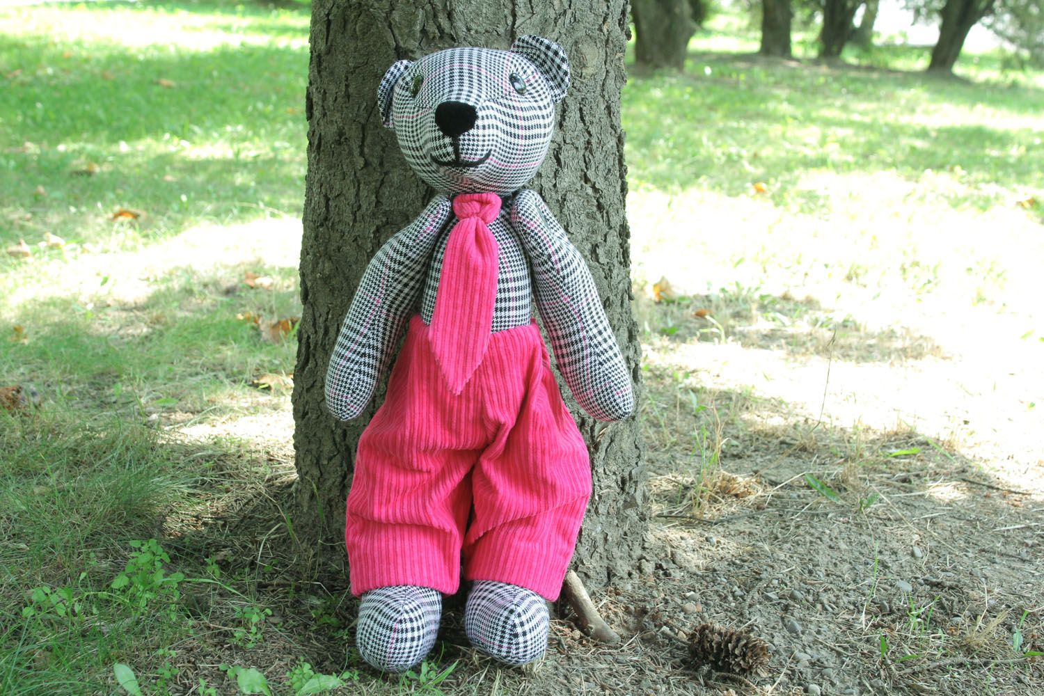 Poupée tricotée ours en pantalon rose photo 1