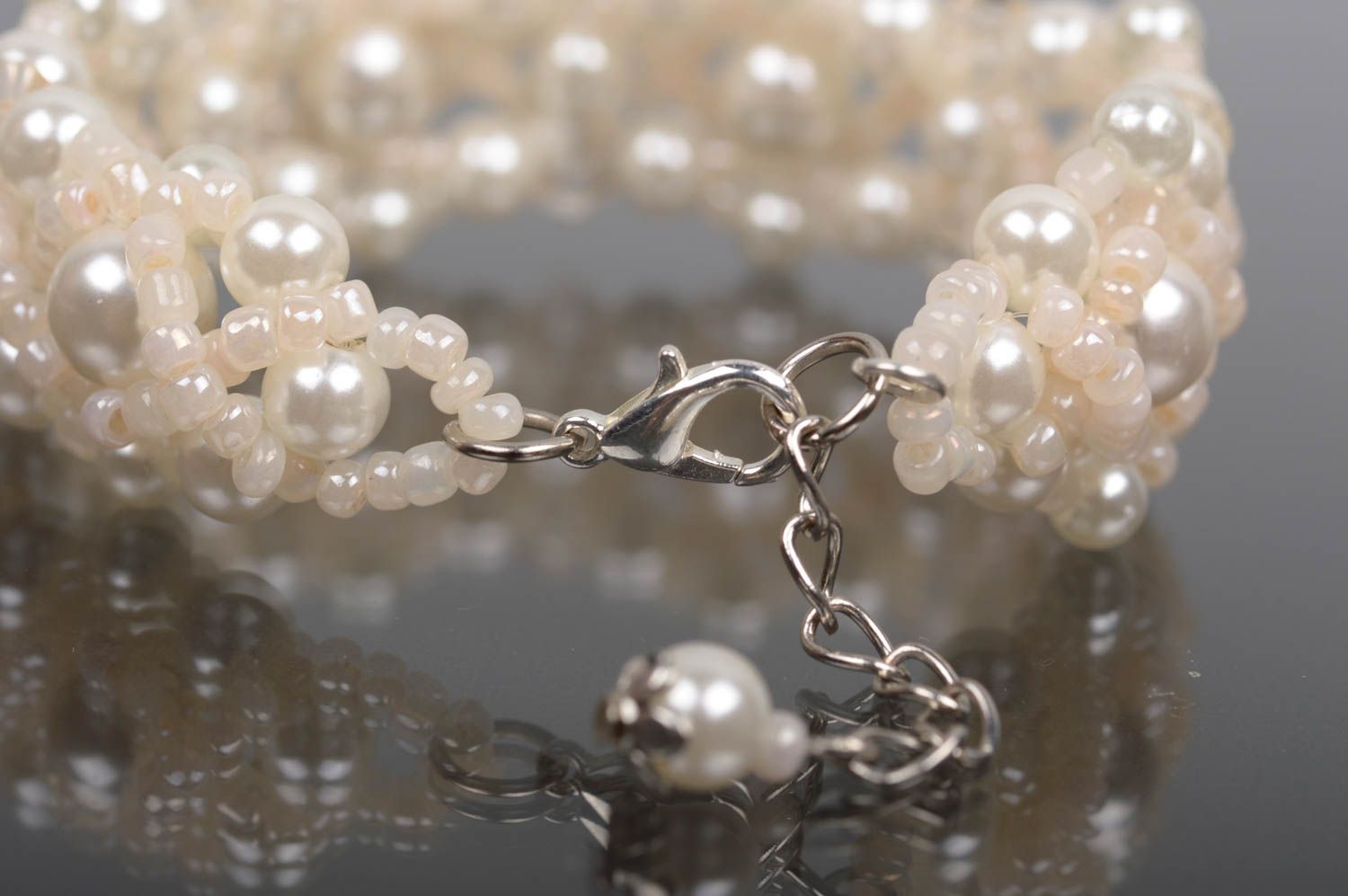 Bracelet blanc Bijou fait main perles de rocaille et fausses perles Cadeau femme photo 2