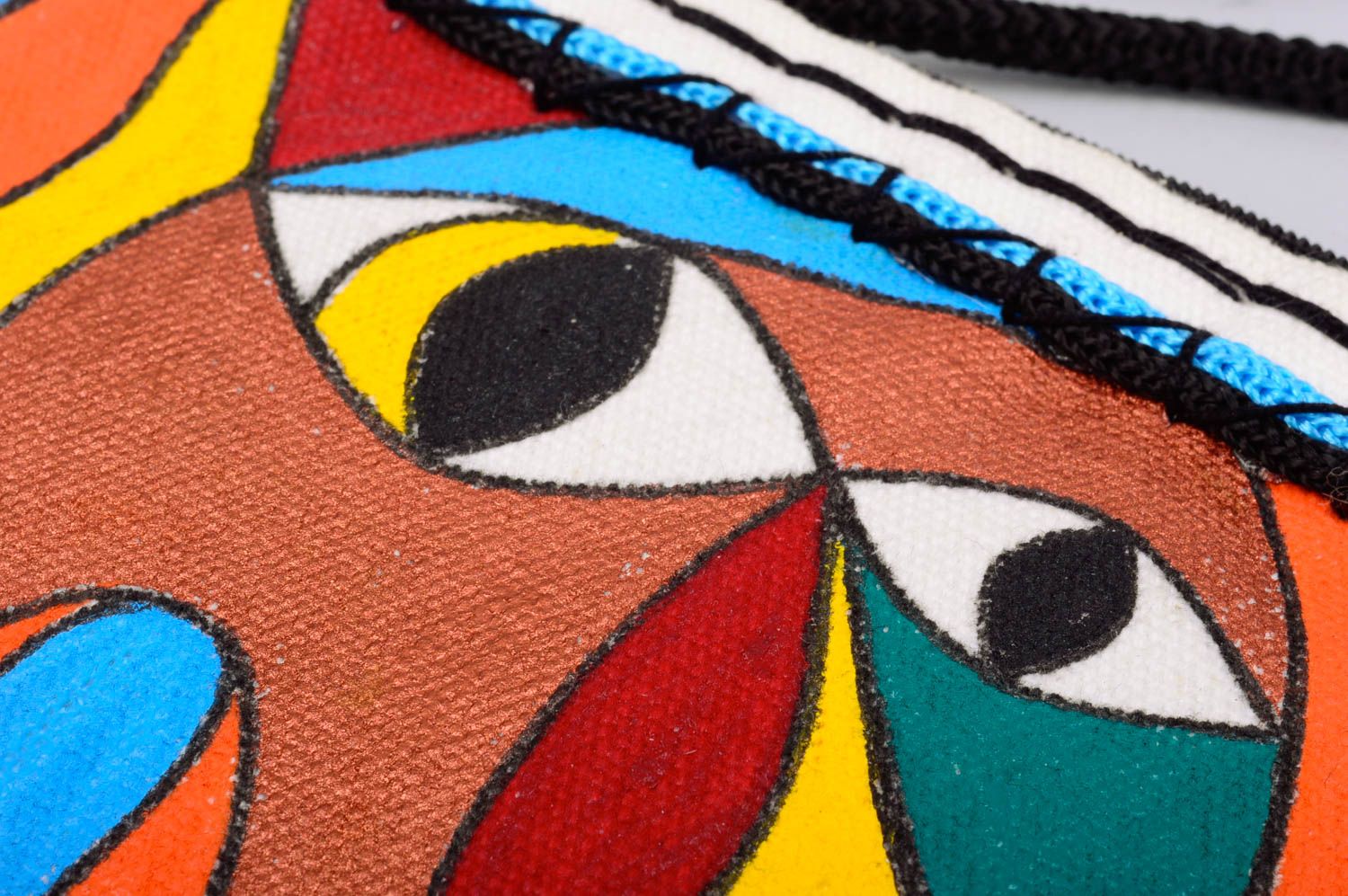 Petit sac à bandoulière en toile de bâche avec dessin multicolore fait main photo 4