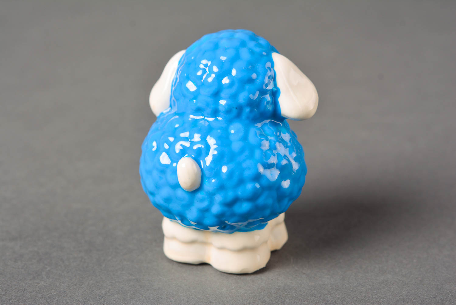 Statuetta in gesso fatta a mano figurina decorativa originale pecorella azzurra foto 5