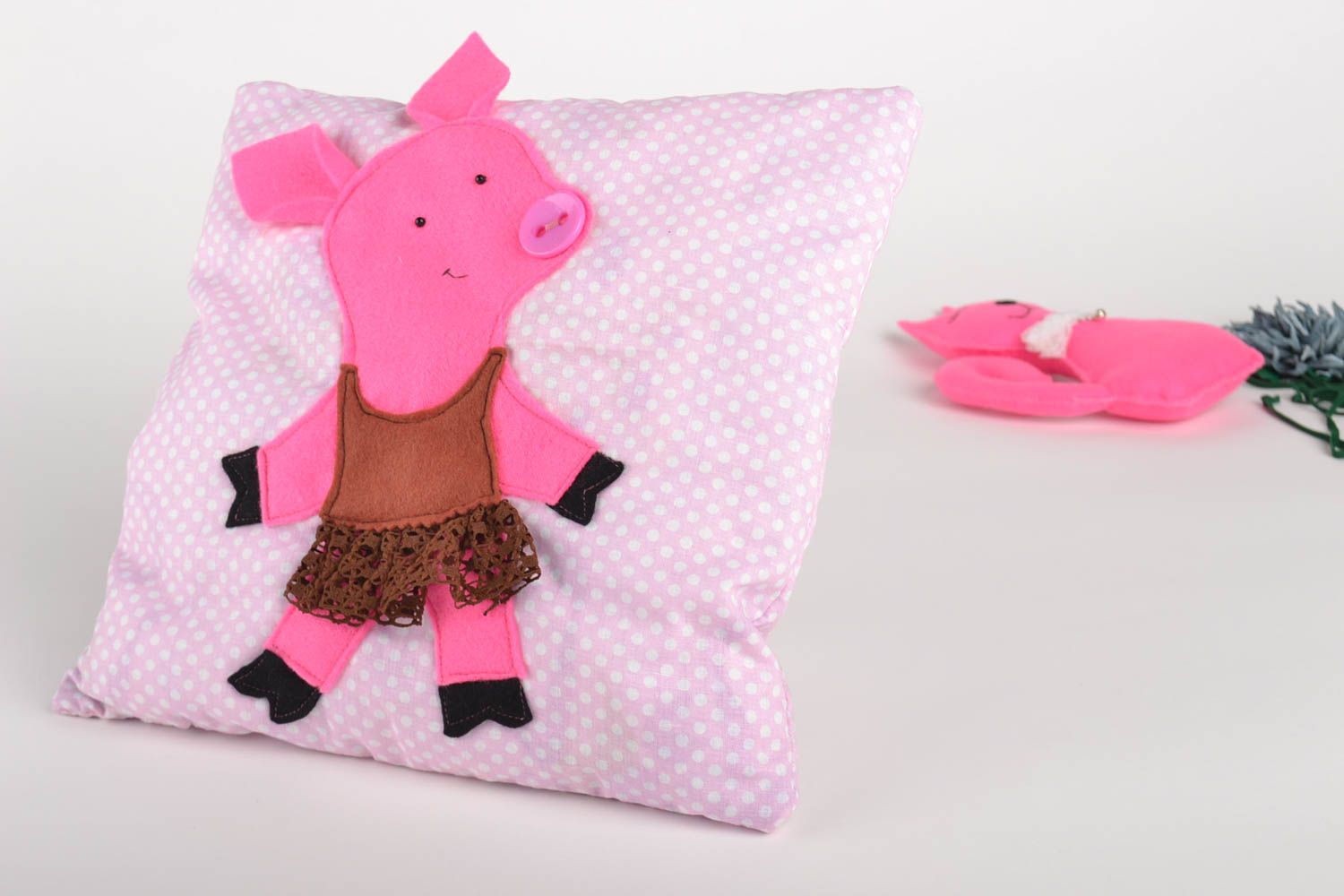 Декоративная подушка для детей ручной работы детская подушка игрушка свинка фото 5