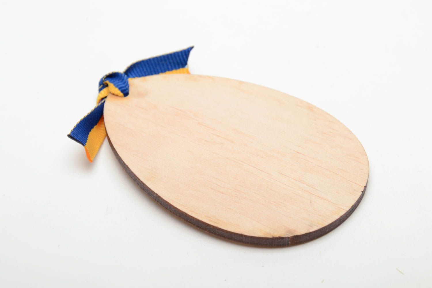 Huevo de madera contrachapada para manualidades con ornamento foto 3